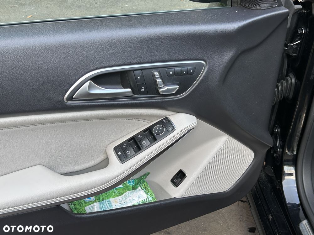 Mercedes-Benz CLA 250 4-Matic - 12