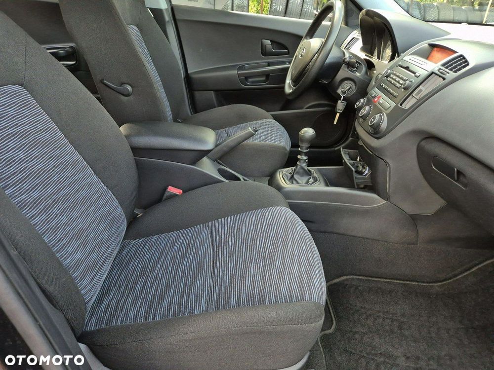 Kia Ceed Cee'd 1.4 Comfort - 30