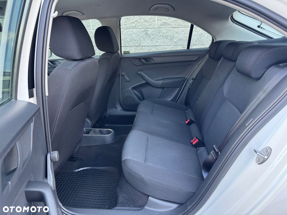 Skoda RAPID 1.2 Active - 18