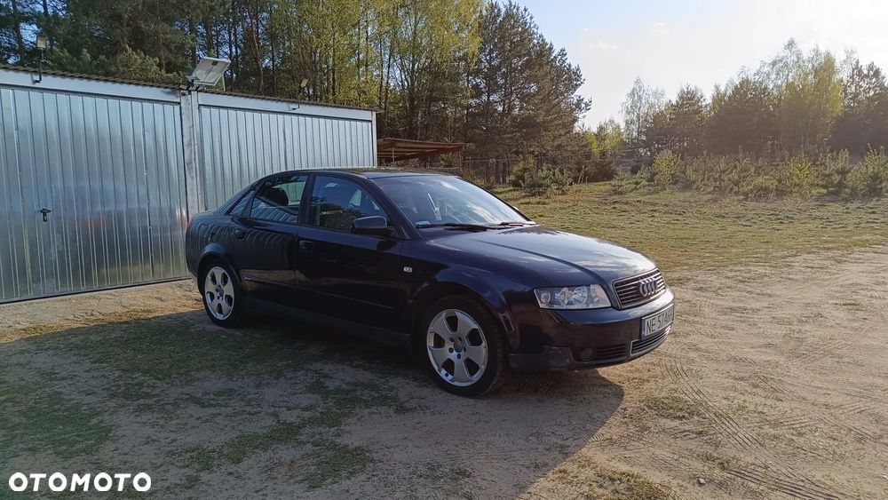 Audi A4 Limousine - 1