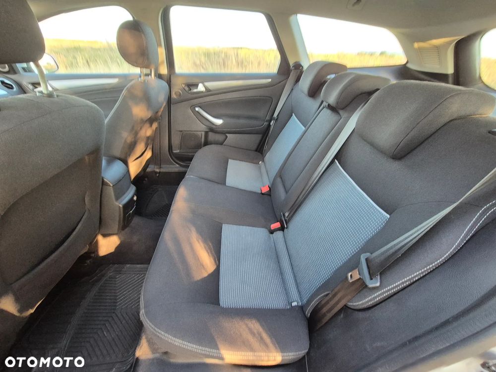 Ford Mondeo 1.8 TDCi Ambiente - 27