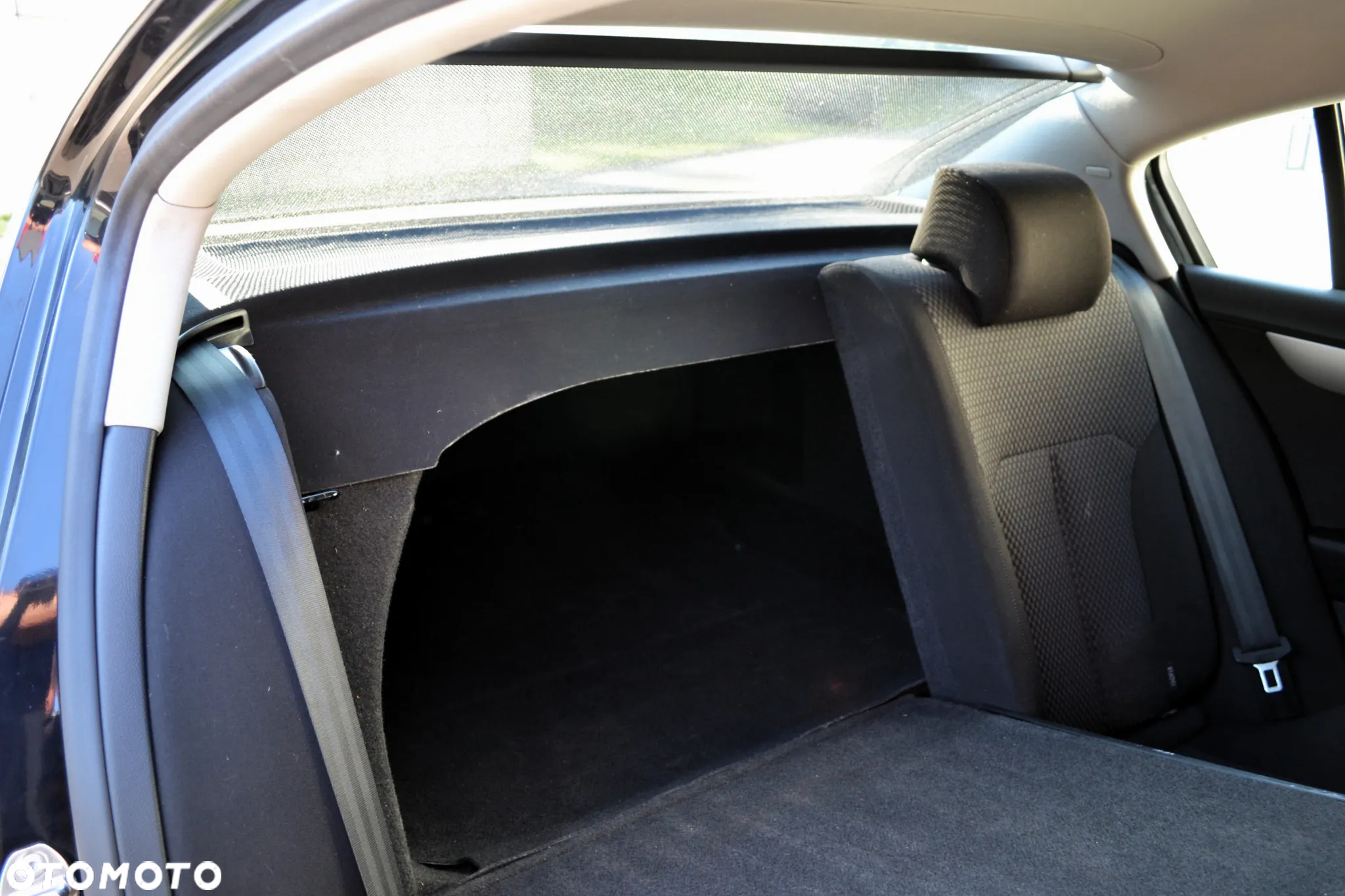 Volkswagen Passat 1.6 TDI Trendline - 14