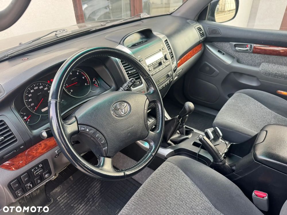 Toyota Land Cruiser - 17