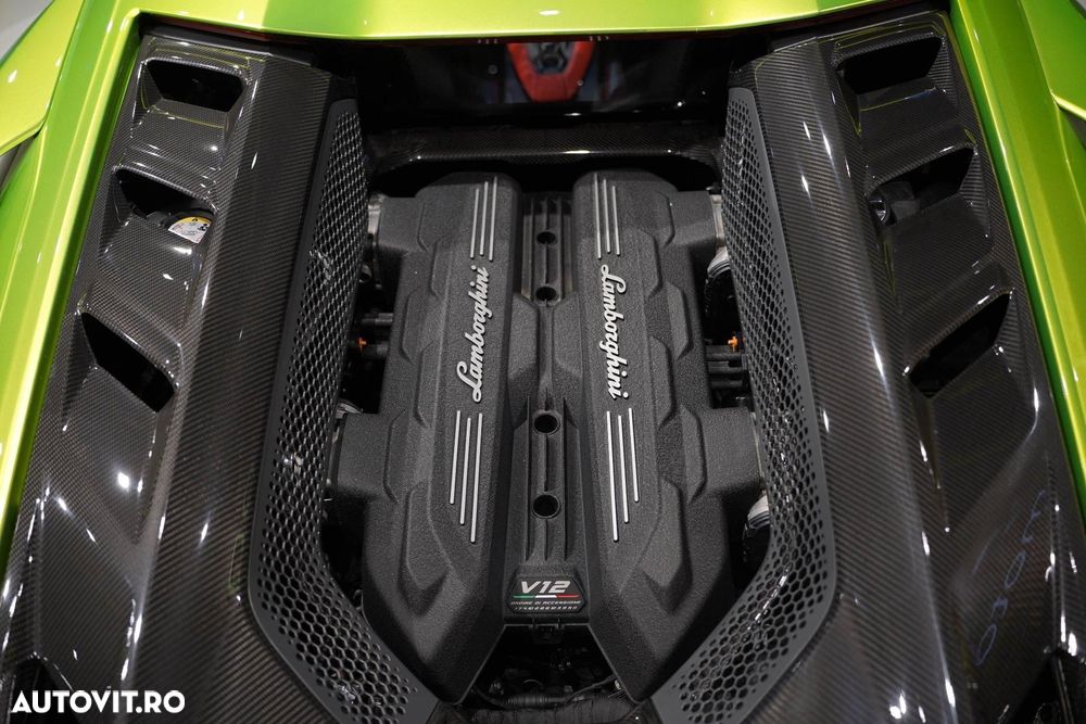 Lamborghini Revuelto - 11