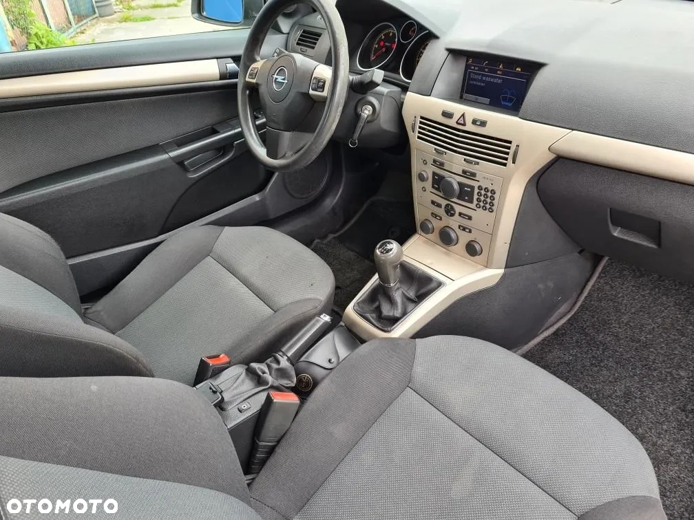 Opel Astra III GTC 1.7 CDTI Essentia - 4