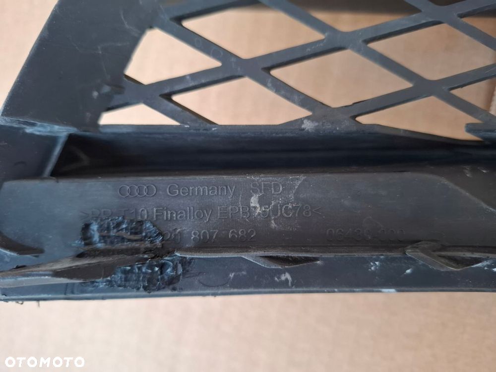 KRATKA ZDERZAKA AUDI R8 420 ORYGINAŁ - 7