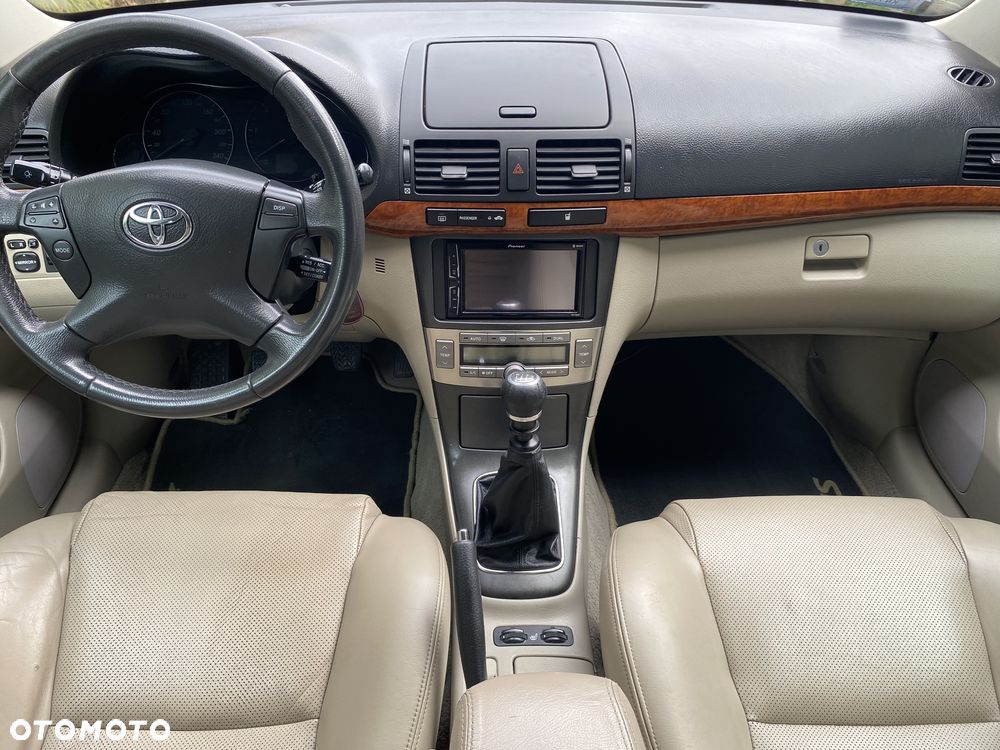 Toyota Avensis 2.0 D-4D Premium - 18