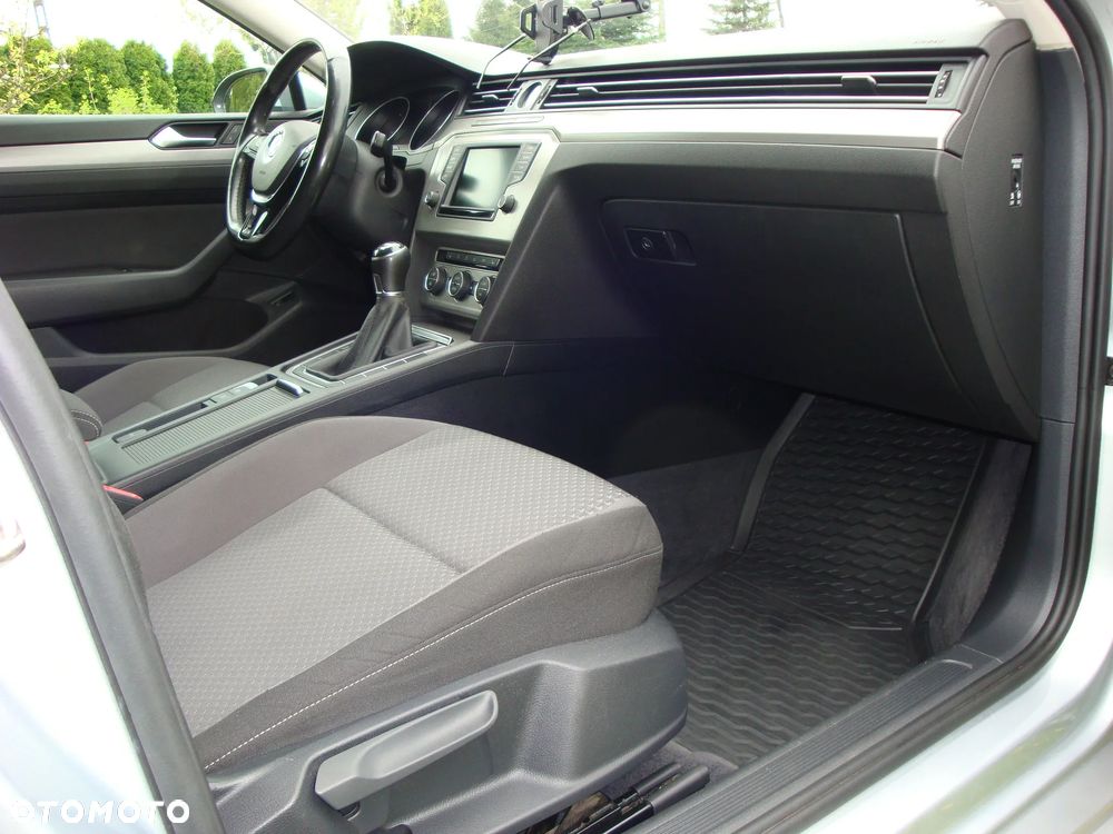 Volkswagen Passat 2.0 TDI BMT Trendline - 16