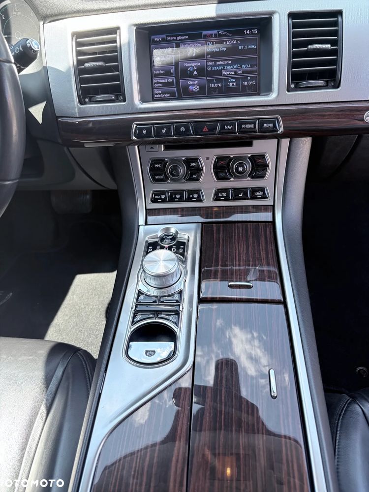 Jaguar XF 3.0 V6 D Premium Luxury - 14