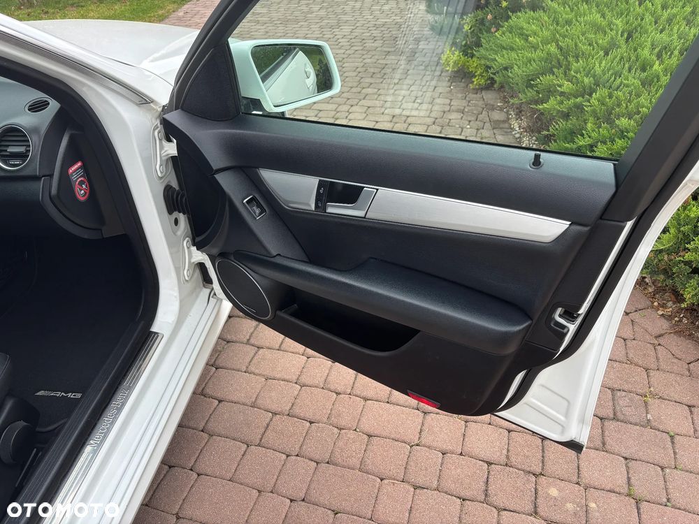 Mercedes-Benz Klasa C 250 CDI DPF Automatik BlueEFFICIENCY Avantgarde - 24