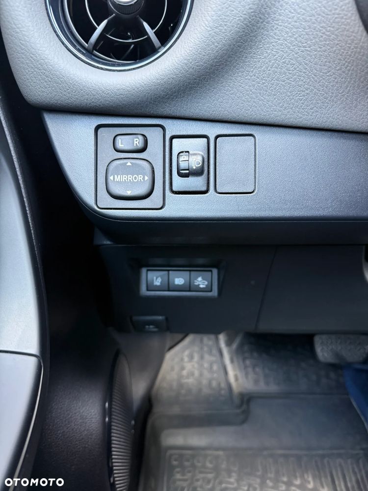 Toyota Yaris - 22
