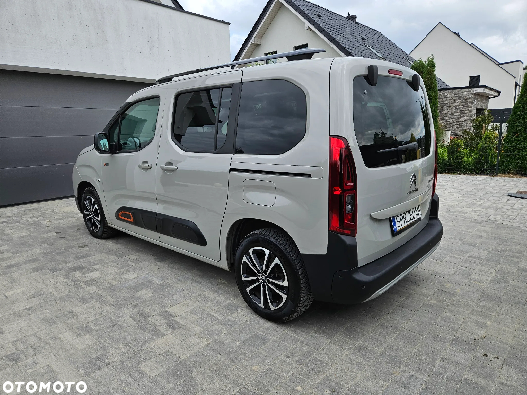 Citroën Berlingo M PureTech 130 EAT8 SHINE - 10
