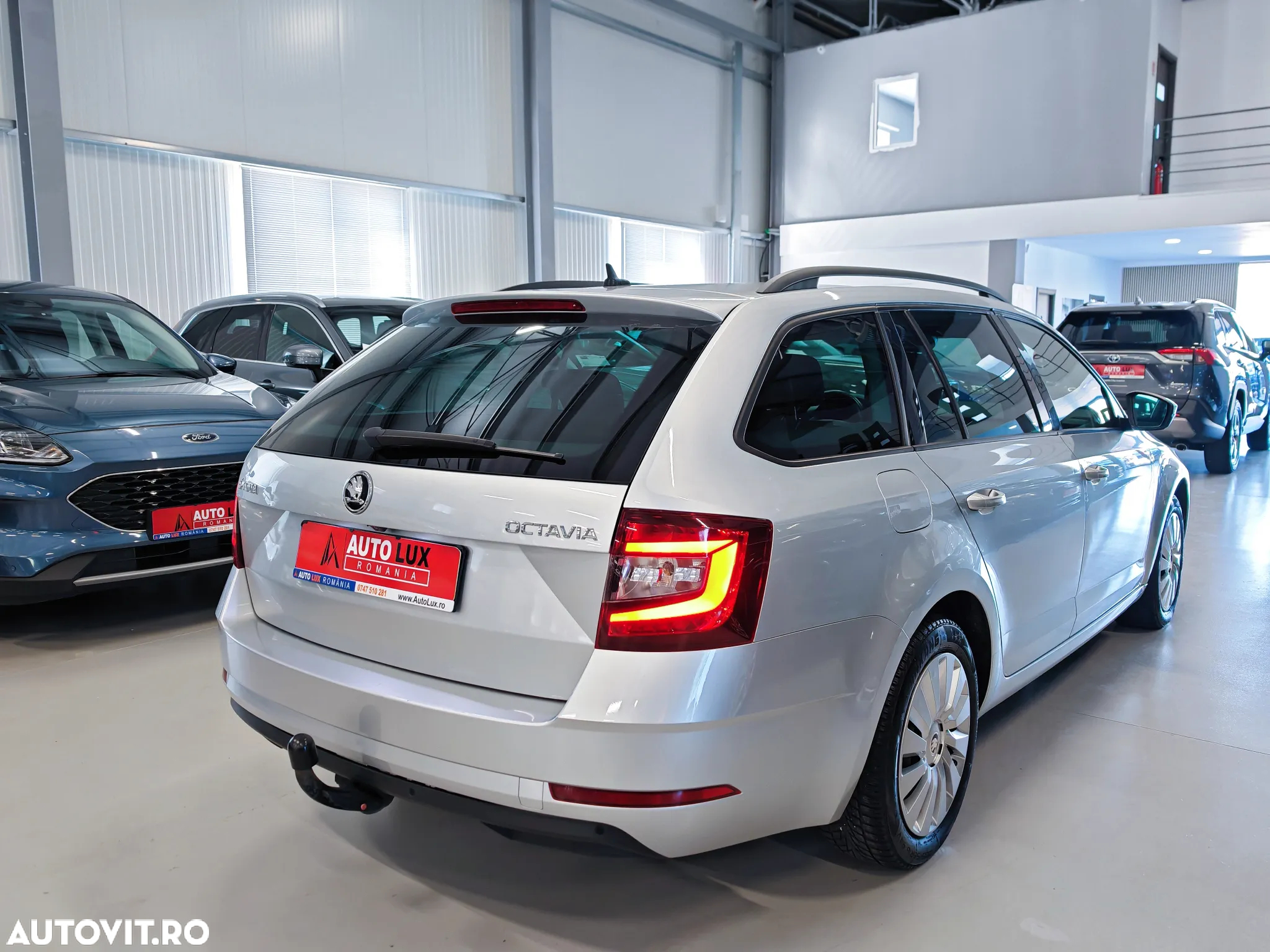 Skoda Octavia Combi Diesel 1.6 TDI DSG Ambition - 4