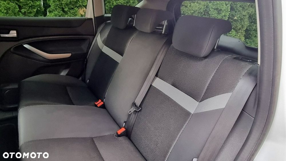 Ford Kuga - 16