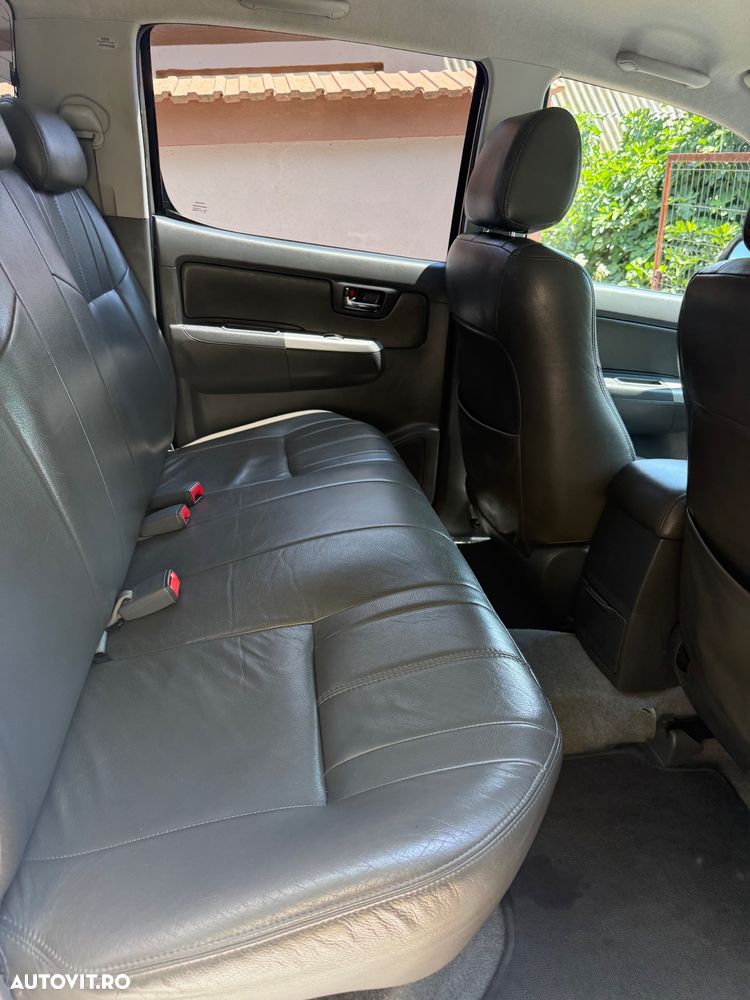 Toyota Hilux 4x4 Double Cab - 16