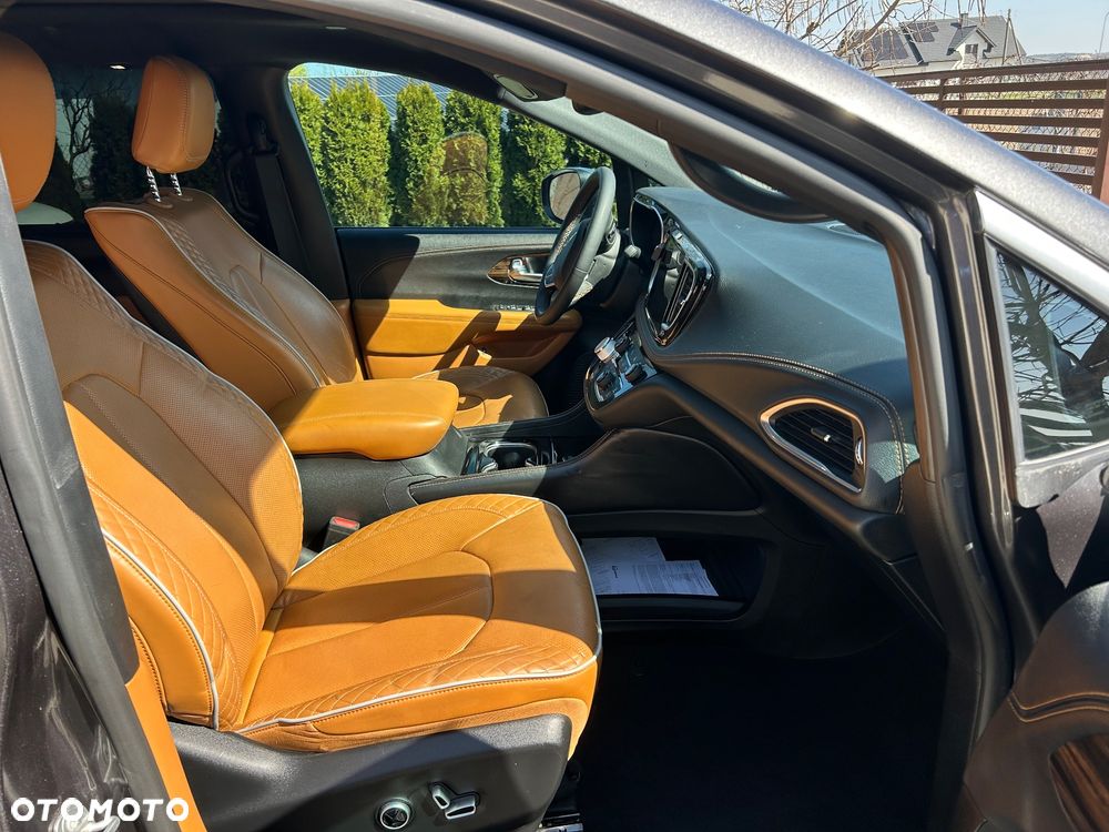 Chrysler Pacifica - 32