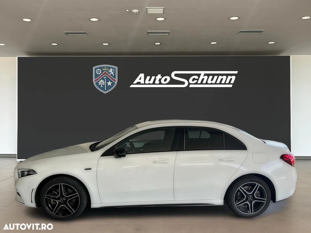 Mercedes-Benz A 250 e 8G-DCT AMG Line - 2