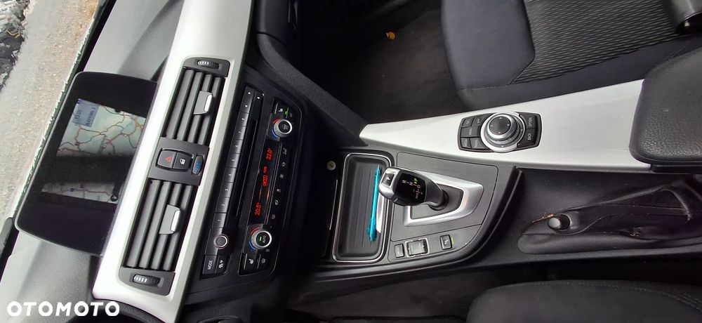 BMW Seria 3 320d DPF Touring - 9