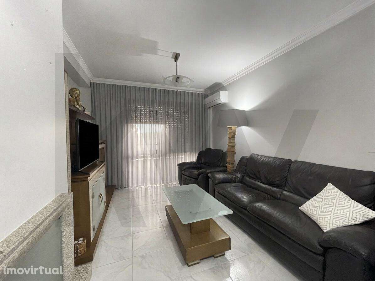 Apartamento T2+1 na Av. Renato Araújo (S. João da Madeira) - Grande imagem: 2/21