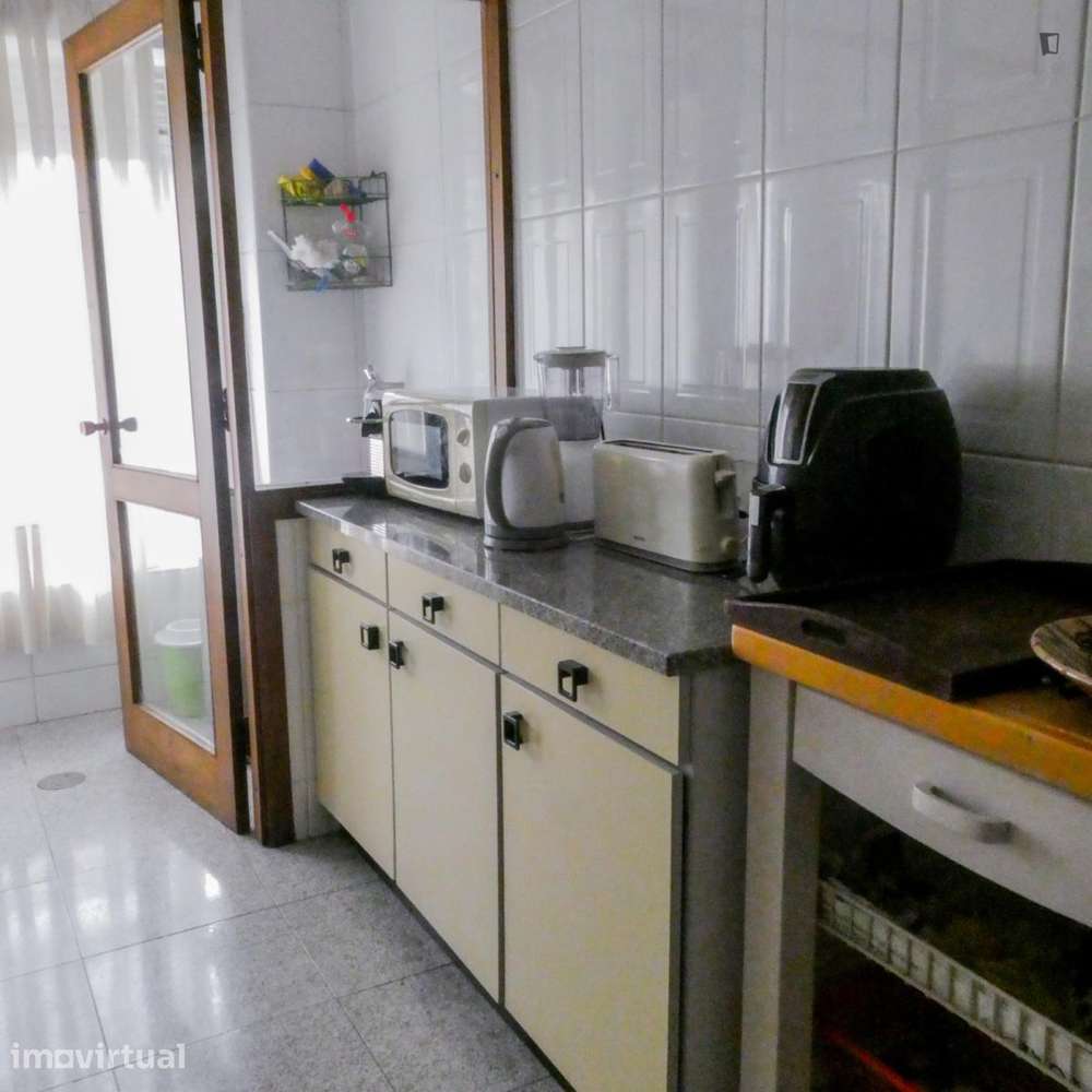 Quarto - localizado em Cedofeita Porto - Grande imagem: 2/13