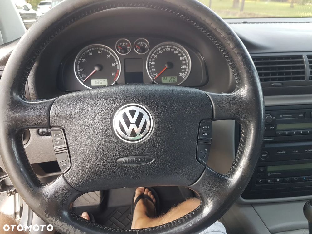 Volkswagen Passat 1.8 5V Turbo Comfortline Family - 19