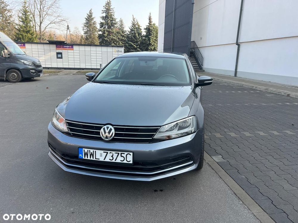 Volkswagen Jetta 2.0 Base - 2