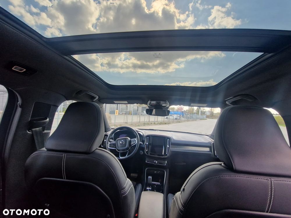 Volvo XC 40 B5 AWD Ultimate Dark - 19
