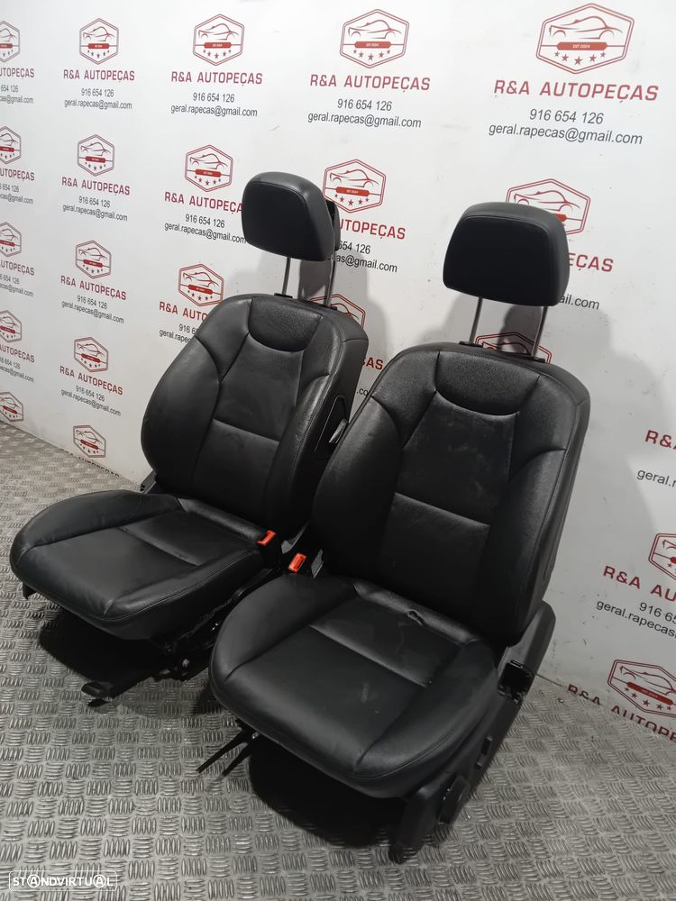 Bancos Frente Frontal Mercedes Class C W204 Imaculados em Pele Original - 2