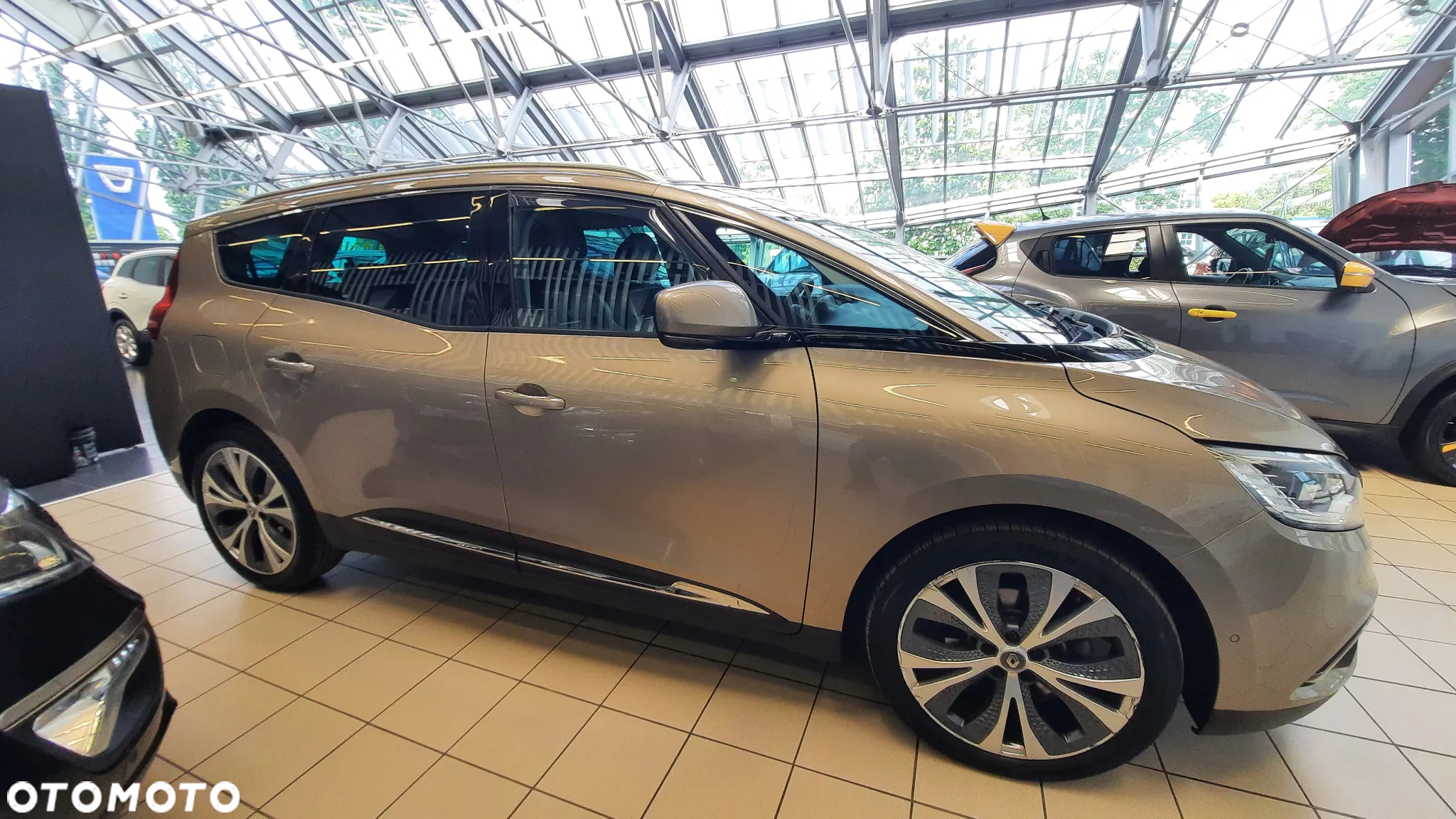 Renault Grand Scenic - 30