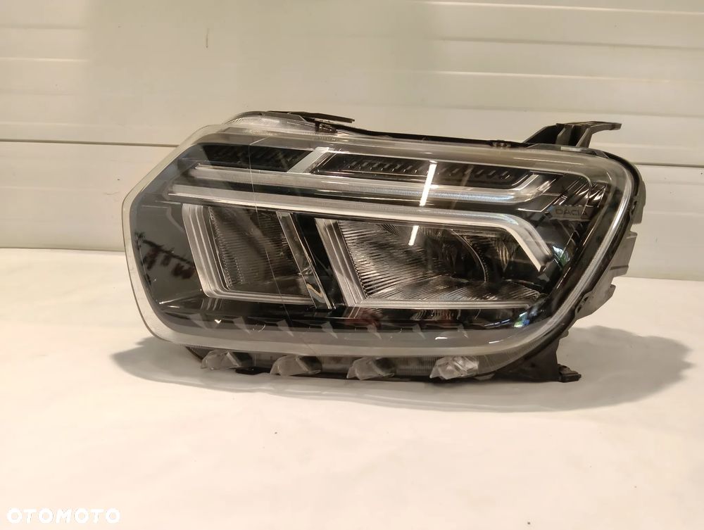 Dacia Duster II FULL LED CHROM PRZÓD STRONA LEWA 260602287R - 1