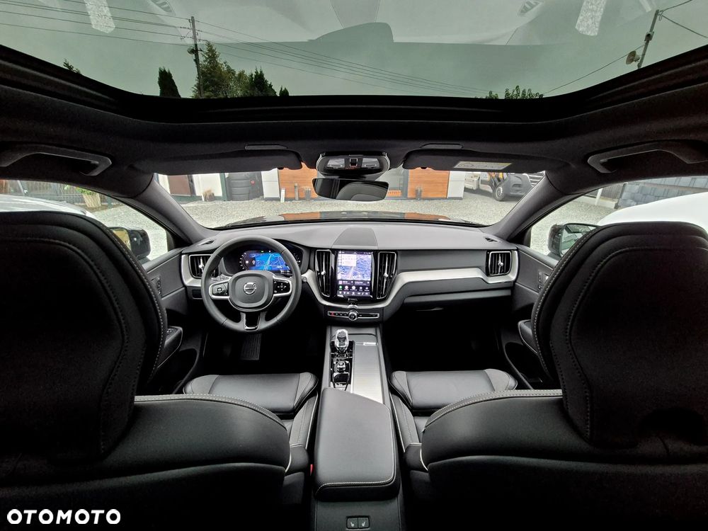 Volvo XC 60 T6 Plug-In Hybrid AWD Plus Black Edition - 8