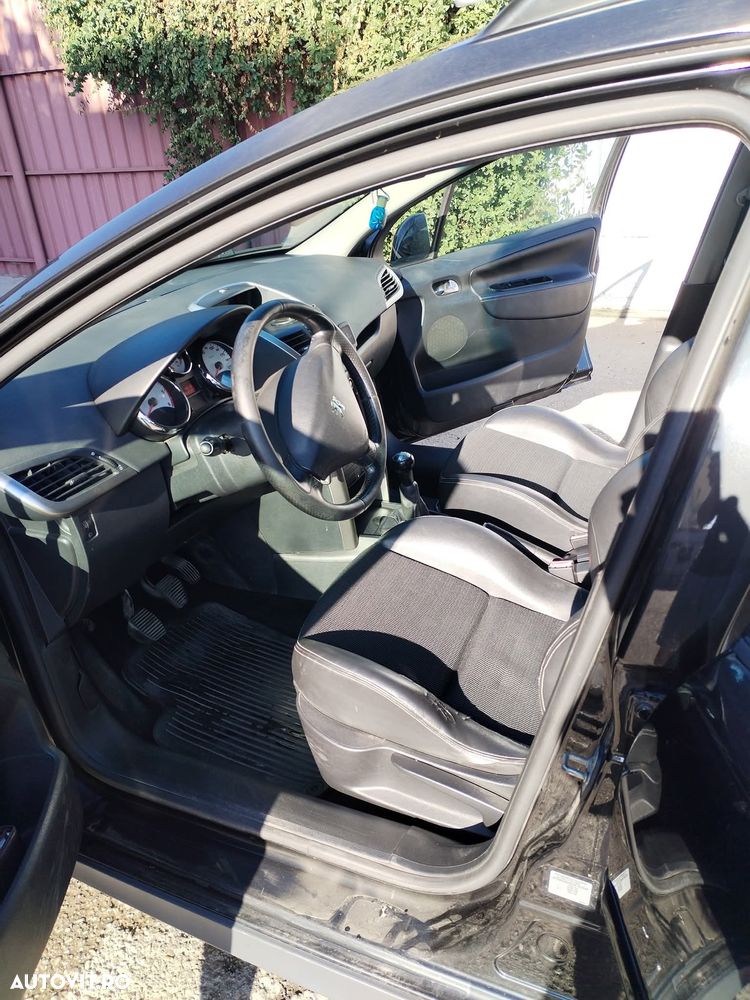 Peugeot 207 90 HDi FAP (Blue Lion) Sport - 7