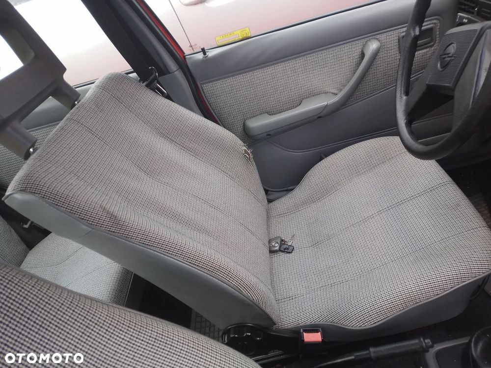 OPEL KADETT E SEDAN  84-89    KLAPA BAGAŻNIKA   E 535 - 21
