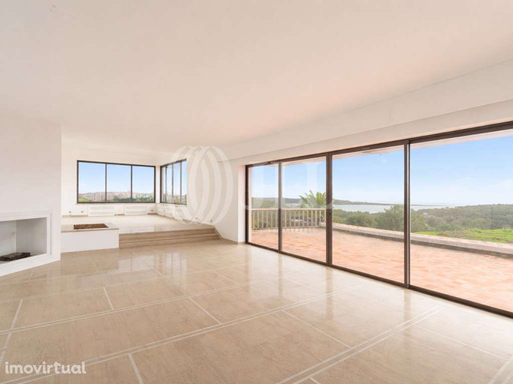 Moradia T6, com garagem e piscina, em Queijas, Carnaxide - Grande imagem: 3/38