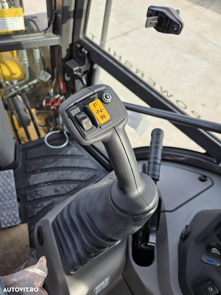 New Holland ROTI EGALE, 89kW-120CP, BRAT extensibil adanc sapare 6m, Powershift, cupa mulfufntionala 4x1 cu FURCI, Anvelope Michelin, Aer conditionat, Cutie automata, Radio, Certificat CE, garantie 1 an, posibilitate leasing 4 ani, PROMOTIE 86.900 EUR+Tva - 23