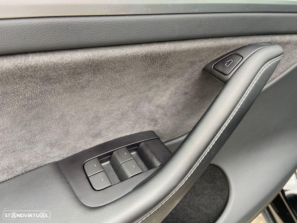 Tesla Model Y Long Range Dual Motor AWD - 13