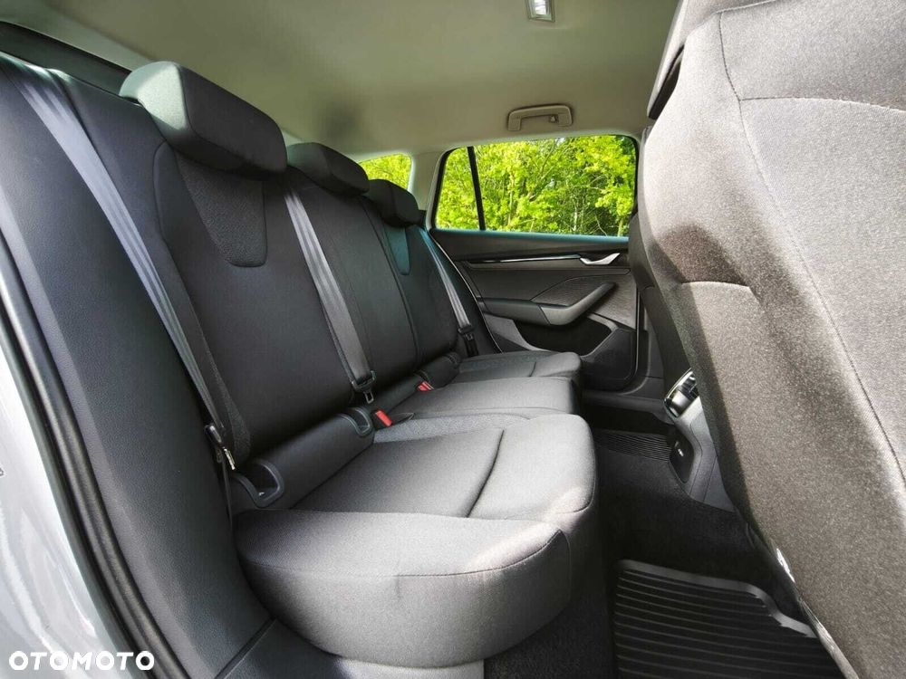 Skoda Octavia 2.0 TDI Edition 130 Essence DSG - 10