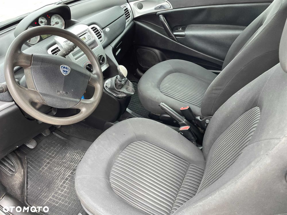 Lancia Ypsilon - 5