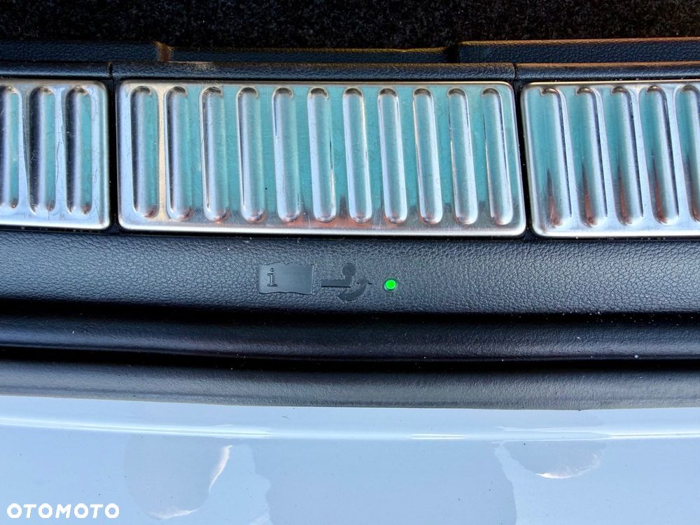 Skoda Superb 2.0 TDI DSG L&K - 34