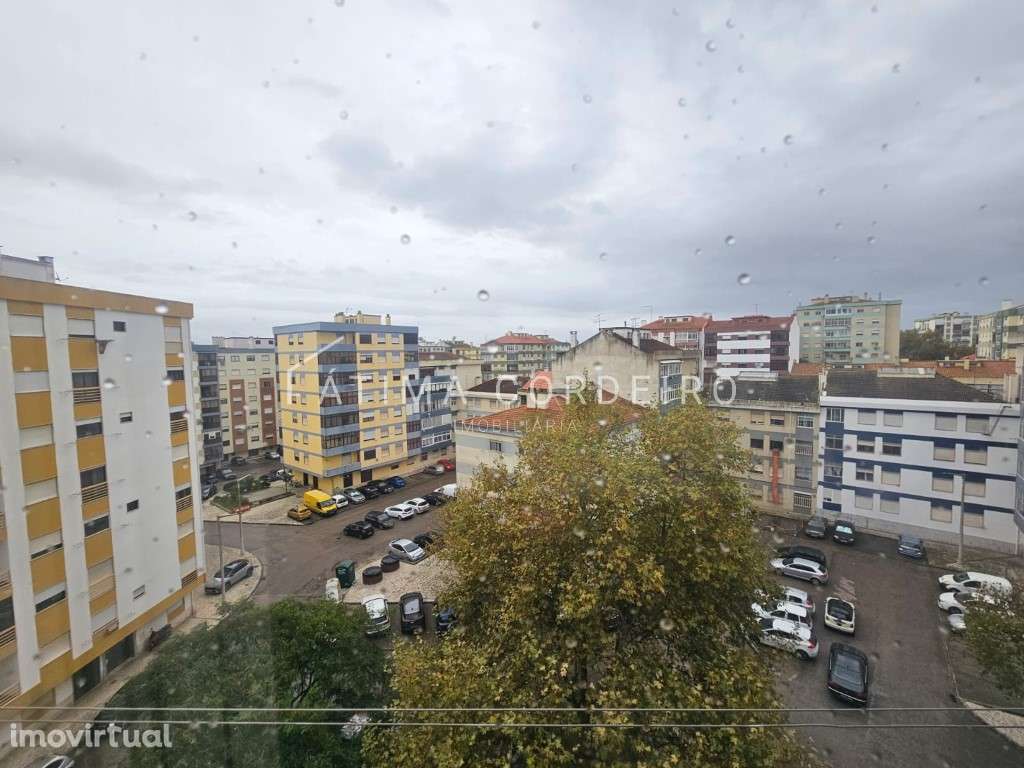 Apartamento T2 na Amora - Localização Privilegiada e Excelente Opor... - Grande imagem: 4/22