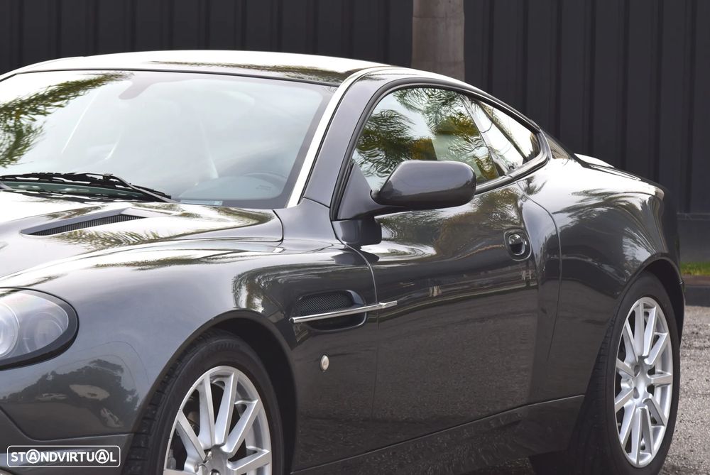 Aston Martin Vanquish - 18