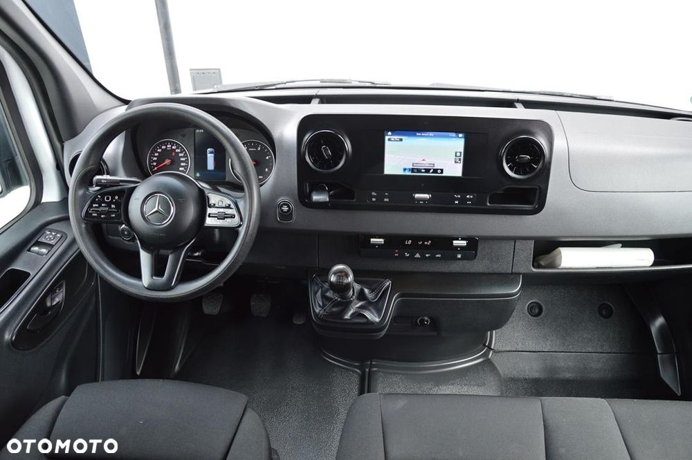 Mercedes-Benz Sprinter - 16