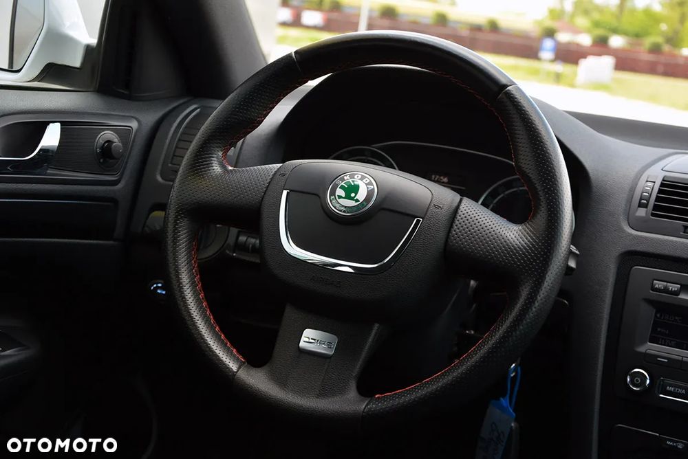 Skoda Octavia Combi 2.0 TSI RS - 31