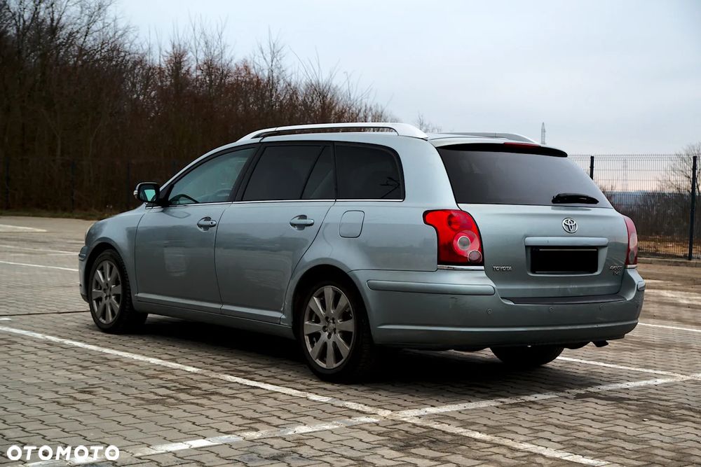 Toyota Avensis - 5