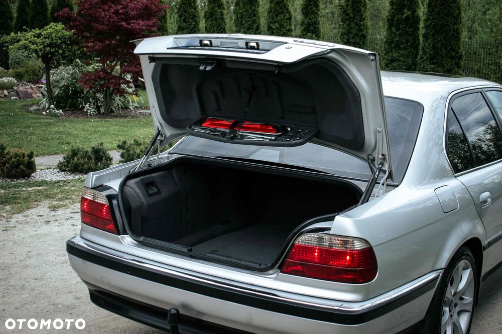BMW Seria 7 - 11