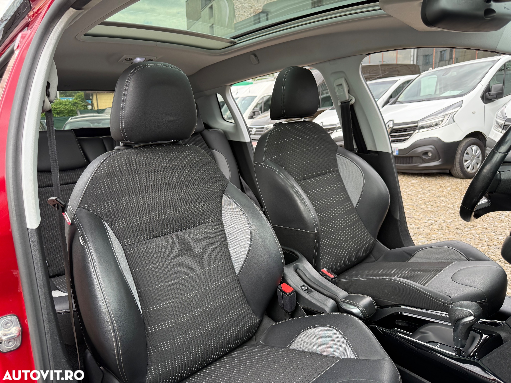 Peugeot 2008 1.2 PureTech Turbo EAT6 S&S Allure - 22