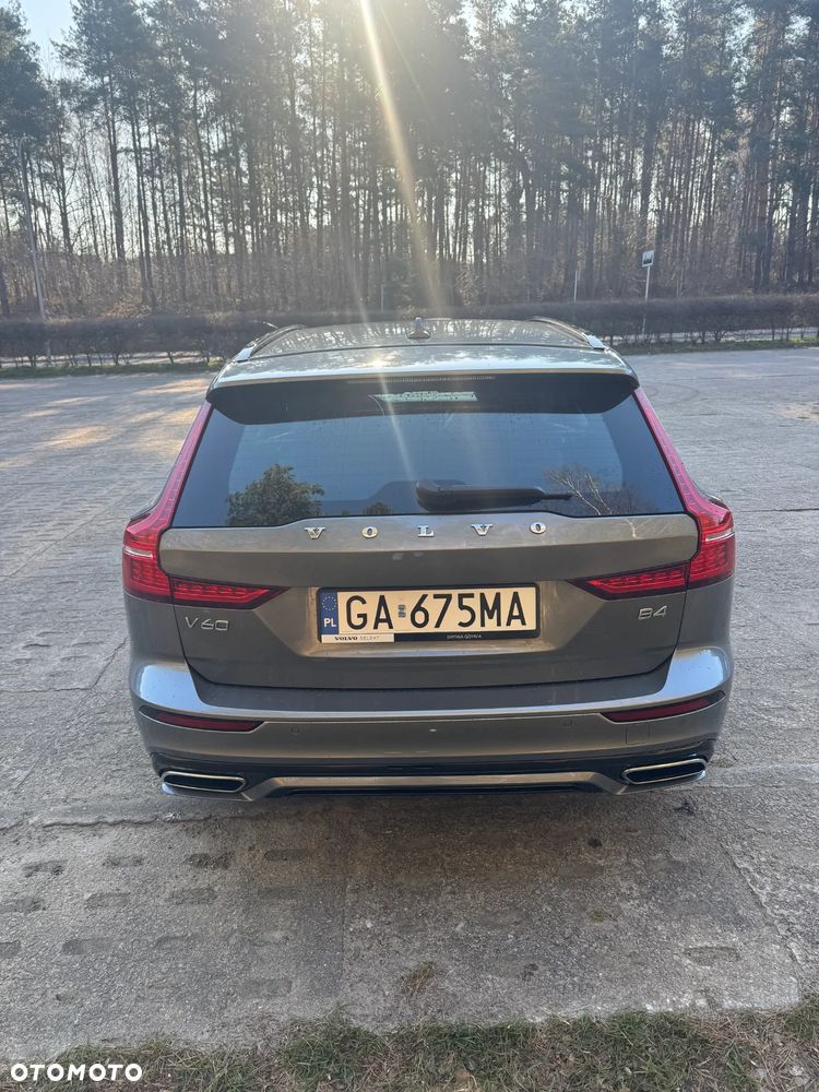 Volvo V60 B4 D R-Design - 9