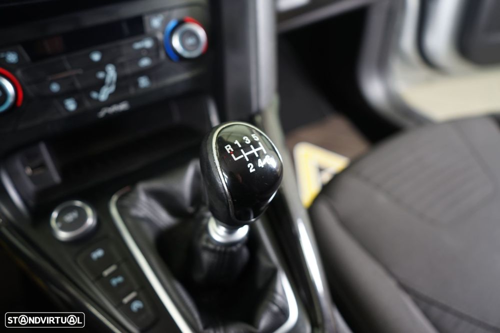 Ford Focus SW 1.0 EcoBoost Business - 30