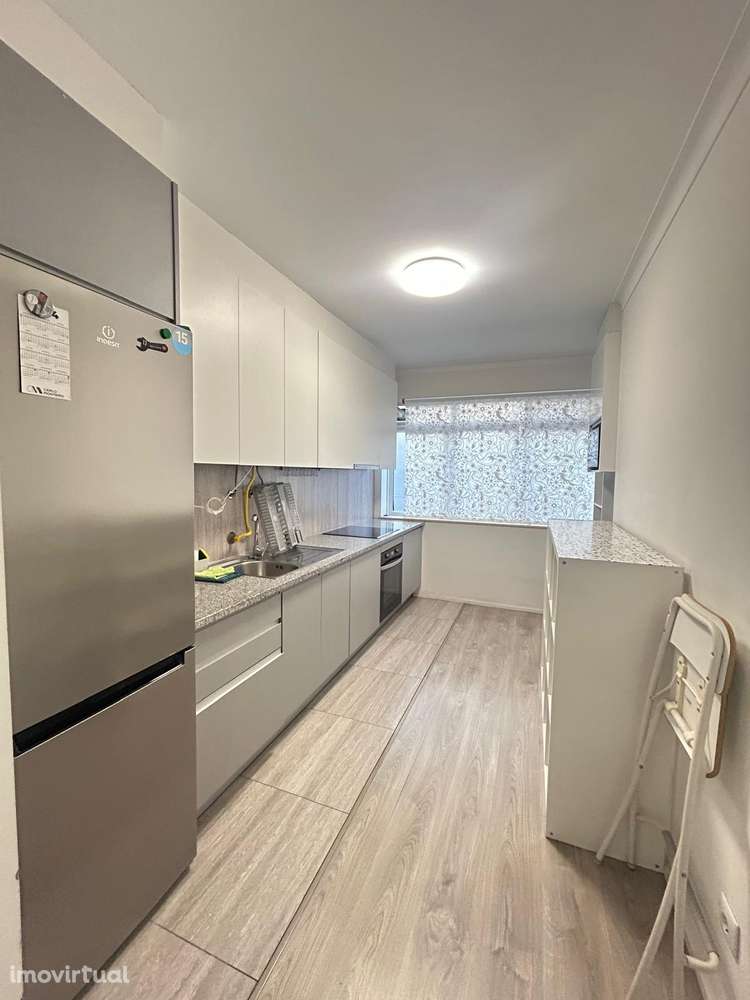 VENDE-SE T2 Mobilado e c/ Garagem, próximo Centro da Cidade de Braga! - Grande imagem: 2/17