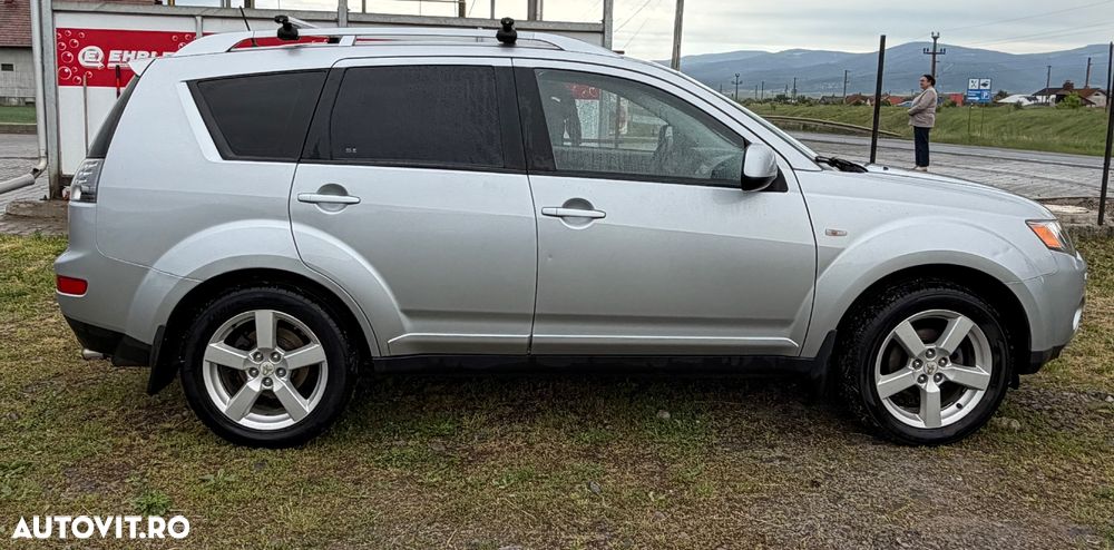 Mitsubishi Outlander 2.0 DI-D 4WD Instyle - 4